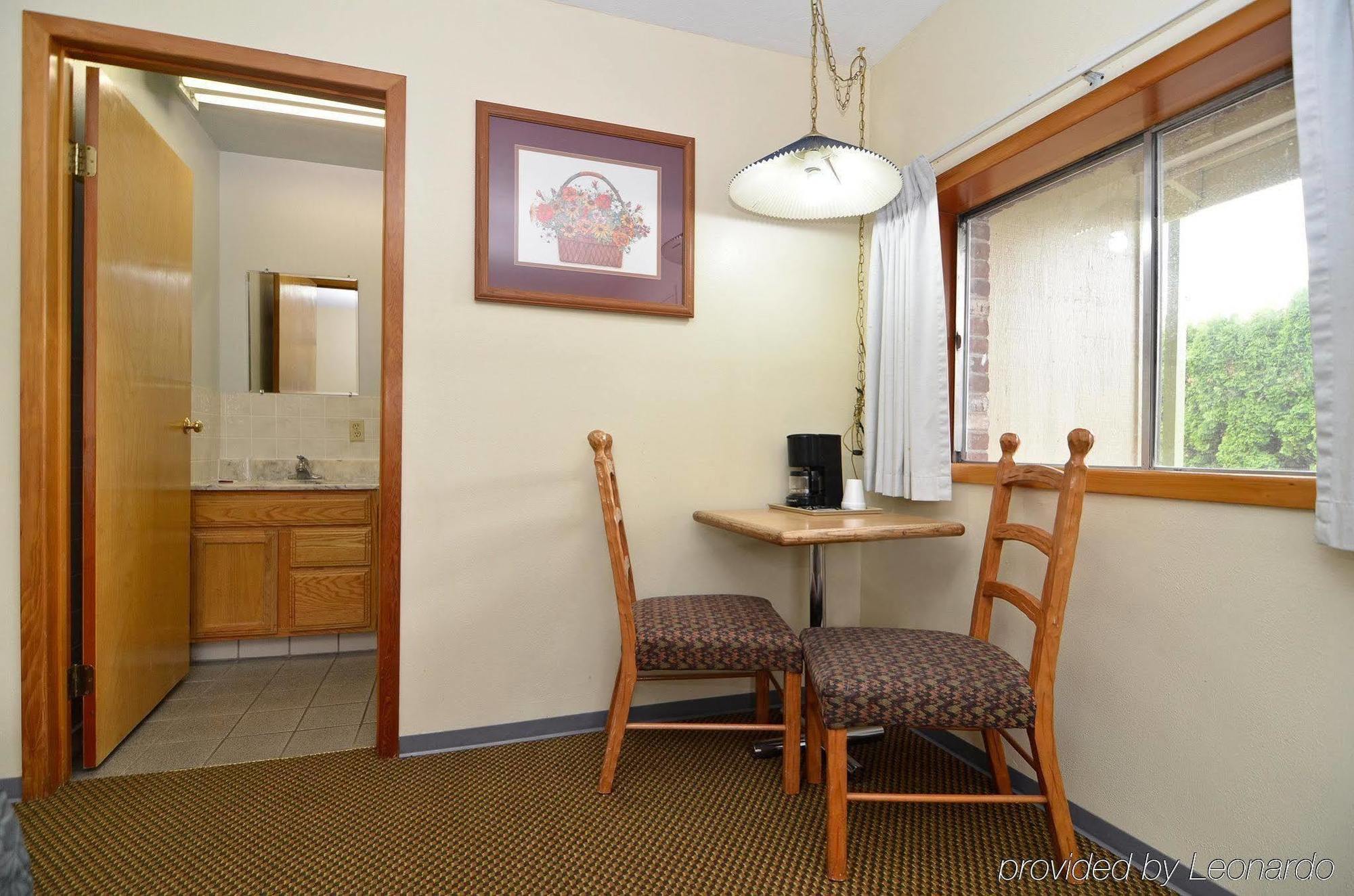 Inn At Salmon Creek Vancouver Room photo